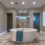 686 Geneva - luxury soaking tub